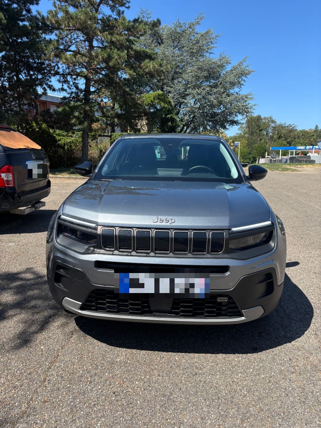 Jeep Avenger grise convoyée par KILOMETRE AUTO
